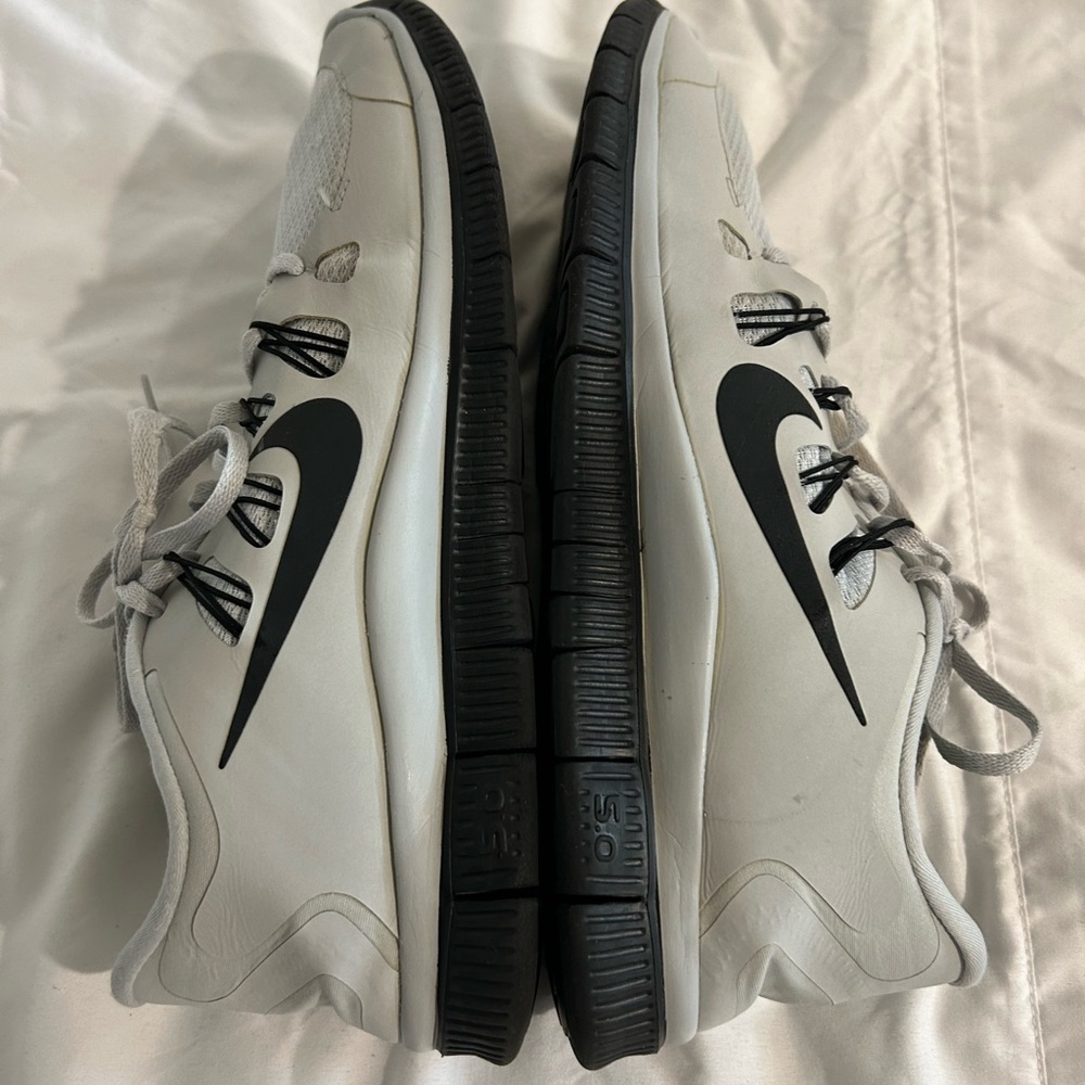 Nike Free 5.0 mens size 11.5 white and black shoes. - Picture 5 of 9